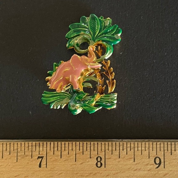 Vintage Signed Depose France Pink Elephant Brooch Enamel and Goldtone - Picture 2 of 5
